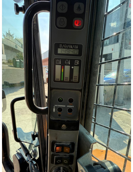 Ελαστιχοφόρος φορτωτής Case SR210: φωτογραφία 9