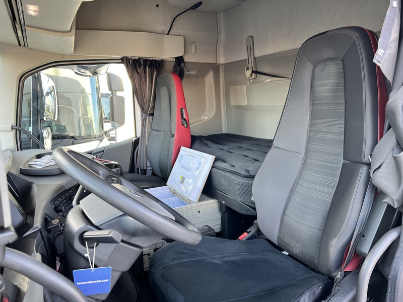 Interior photo 1: Τράκτορας Volvo FH 460 4x2 trekker Full Air /  Vin : LA