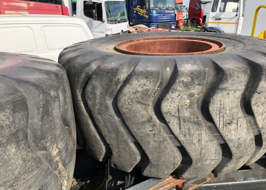 Anvelope Cu 24PR 4 BUC VOLA Incarcator VOLVO KOMATSU JCB - Πλήρης τροχός: φωτογραφία 1 Anvelope Cu 24PR 4 BUC VOLA Incarcator VOLVO KOMATSU JCB - Πλήρης τροχός: φωτογραφία 1