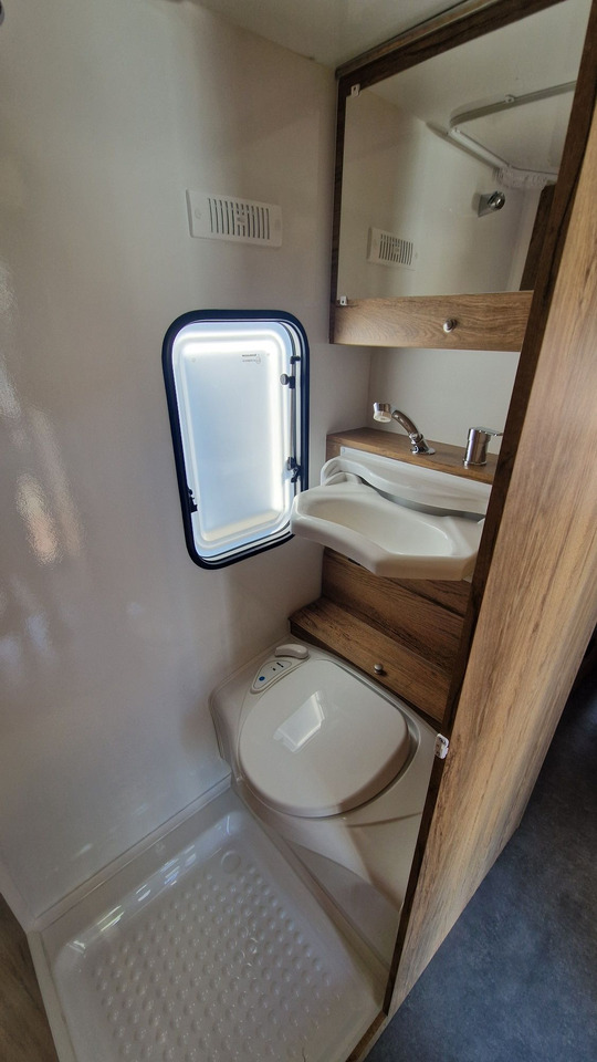 N-LAZUR Niewiadów Nowa Przyczepa Kempingowa dla 4 osób z Łazienką - Ρυμουλκούμενο τροχόσπιτο: φωτογραφία 4 N-LAZUR Niewiadów Nowa Przyczepa Kempingowa dla 4 osób z Łazienką - Ρυμουλκούμενο τροχόσπιτο: φωτογραφία 4