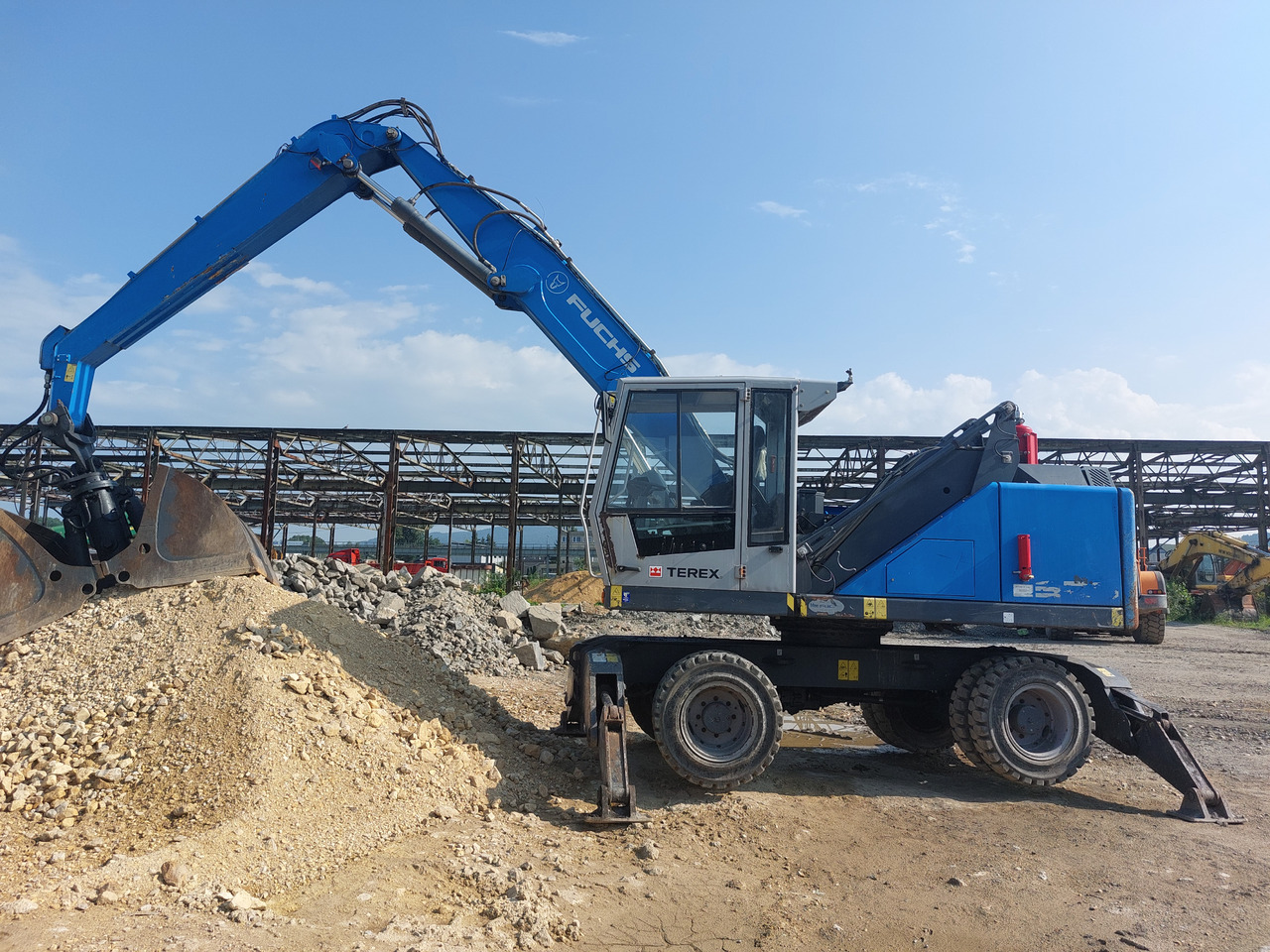 FUCHS MHL320 - Μηχάνημα Διαχείρισης Υλικών: φωτογραφία 1 FUCHS MHL320 - Μηχάνημα Διαχείρισης Υλικών: φωτογραφία 1