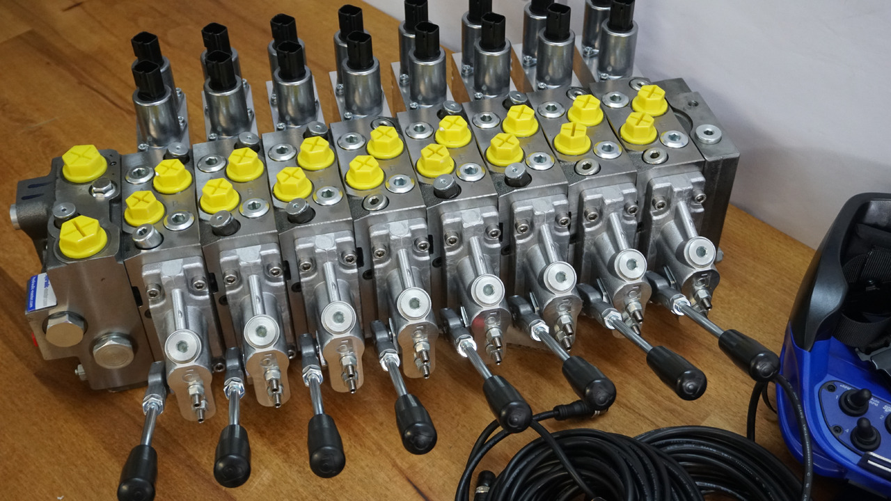 Set SPV with Scanreco RC400 8 Functions Hiab, Palfinger, Fassi - Δασική ρυμούλκα: φωτογραφία 5 Set SPV with Scanreco RC400 8 Functions Hiab, Palfinger, Fassi - Δασική ρυμούλκα: φωτογραφία 5