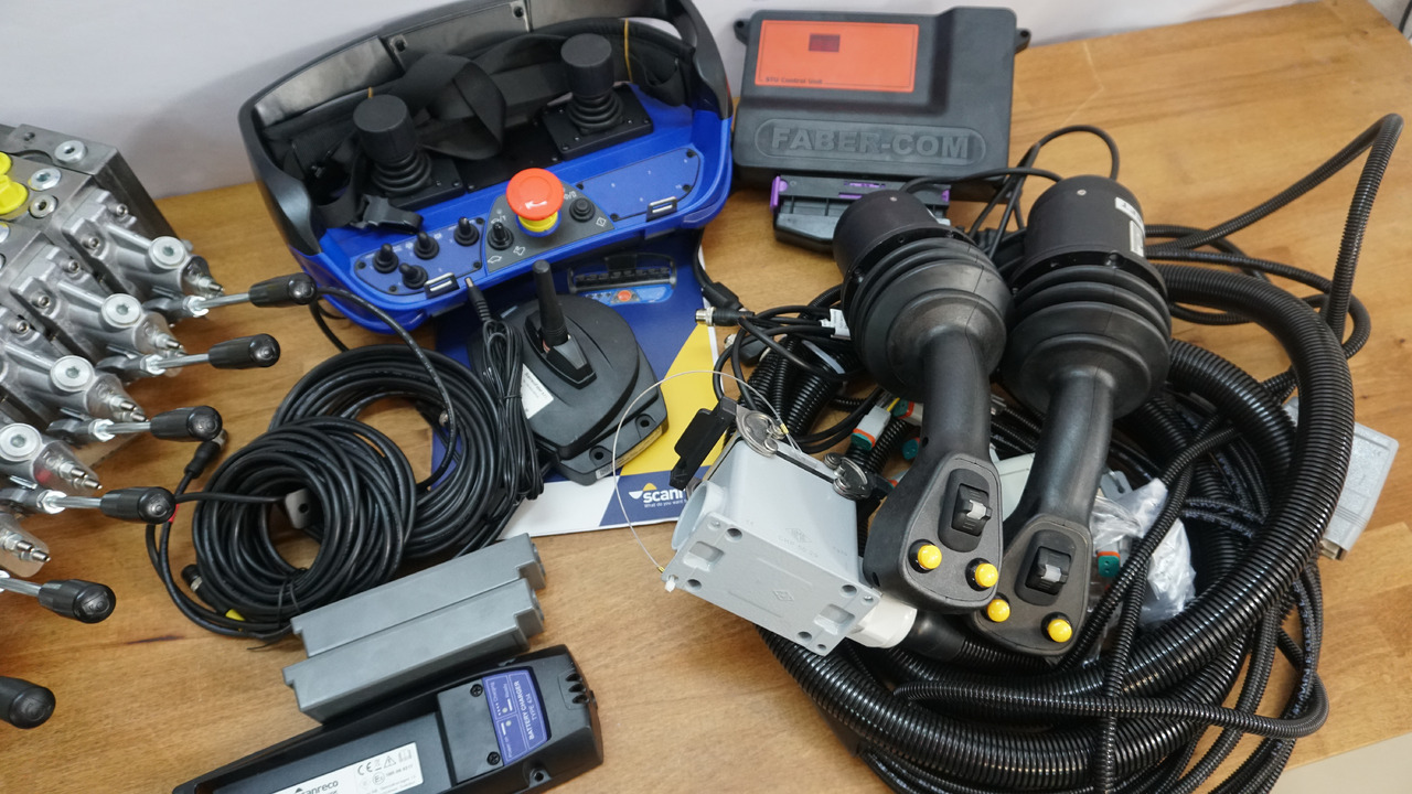 Set SPV with Scanreco RC400 8 Functions Hiab, Palfinger, Fassi - Δασική ρυμούλκα: φωτογραφία 2 Set SPV with Scanreco RC400 8 Functions Hiab, Palfinger, Fassi - Δασική ρυμούλκα: φωτογραφία 2