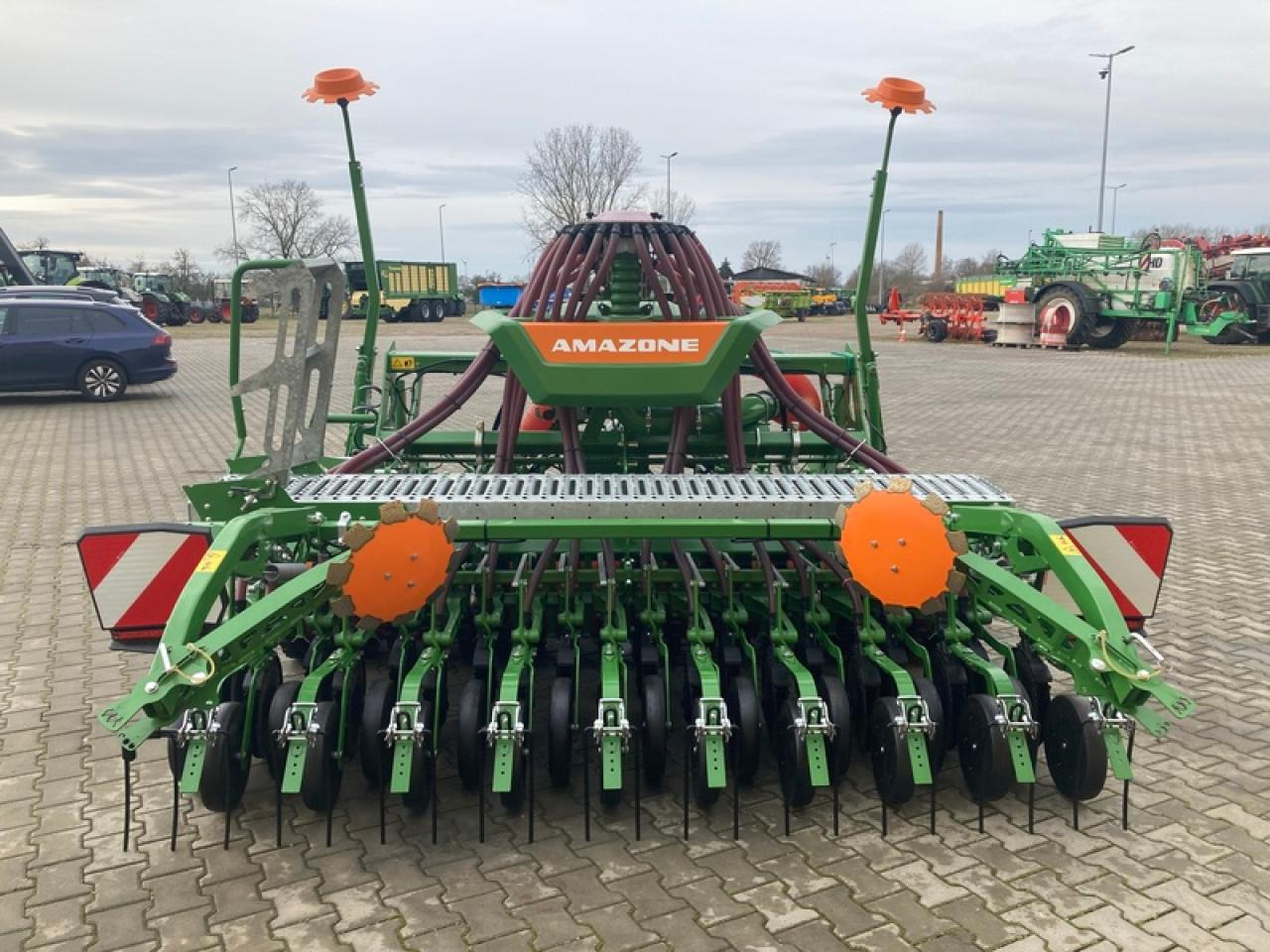 Amazone KX3001 + AVANT3002NUR 320HA - Σπαρτική με σβάρνα: φωτογραφία 3 Amazone KX3001 + AVANT3002NUR 320HA - Σπαρτική με σβάρνα: φωτογραφία 3
