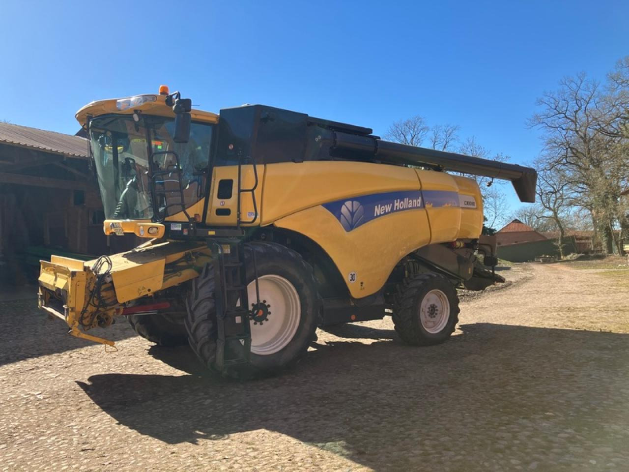 New Holland CX 8090 ALLRAD - Θεριζοαλωνιστική μηχανή: φωτογραφία 3 New Holland CX 8090 ALLRAD - Θεριζοαλωνιστική μηχανή: φωτογραφία 3