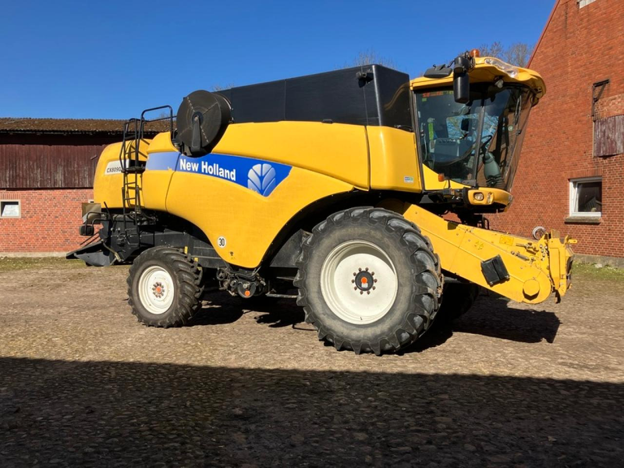 New Holland CX 8090 ALLRAD - Θεριζοαλωνιστική μηχανή: φωτογραφία 1 New Holland CX 8090 ALLRAD - Θεριζοαλωνιστική μηχανή: φωτογραφία 1