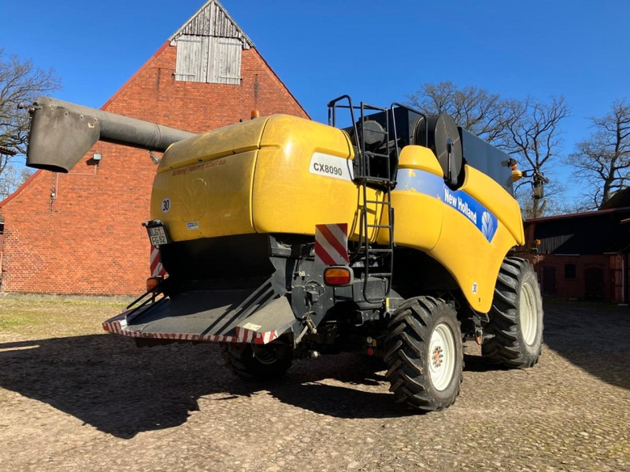 New Holland CX 8090 ALLRAD - Θεριζοαλωνιστική μηχανή: φωτογραφία 4 New Holland CX 8090 ALLRAD - Θεριζοαλωνιστική μηχανή: φωτογραφία 4