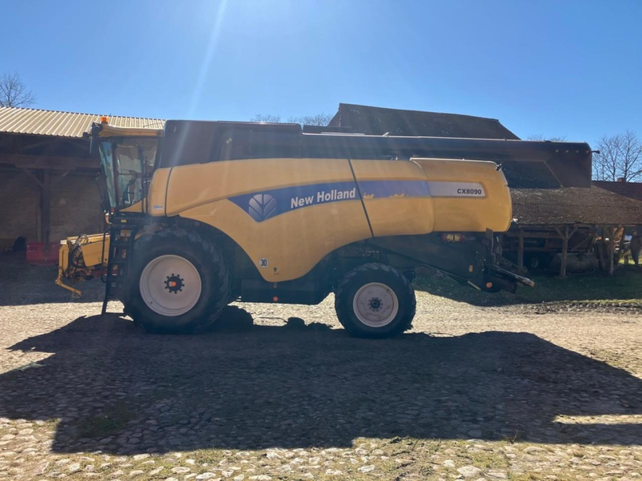 New Holland CX 8090 ALLRAD - Θεριζοαλωνιστική μηχανή: φωτογραφία 2 New Holland CX 8090 ALLRAD - Θεριζοαλωνιστική μηχανή: φωτογραφία 2