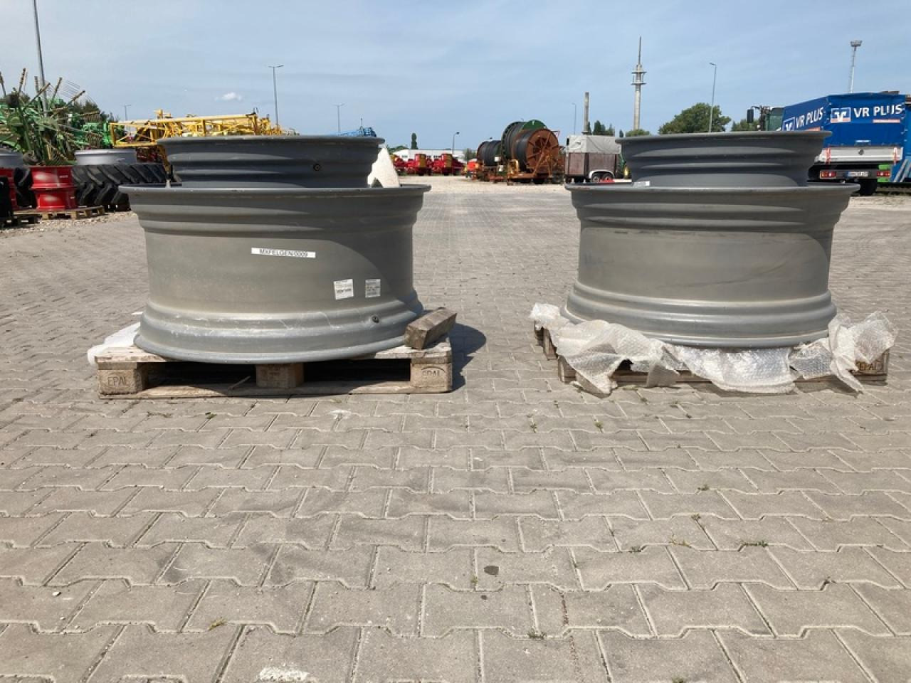 Καινούριο Ζάντα για Γεωργικά μηχανήματα Sonstige / Other SATZ FELGEN DEUTZ 16X30 + 20X42: φωτογραφία 1