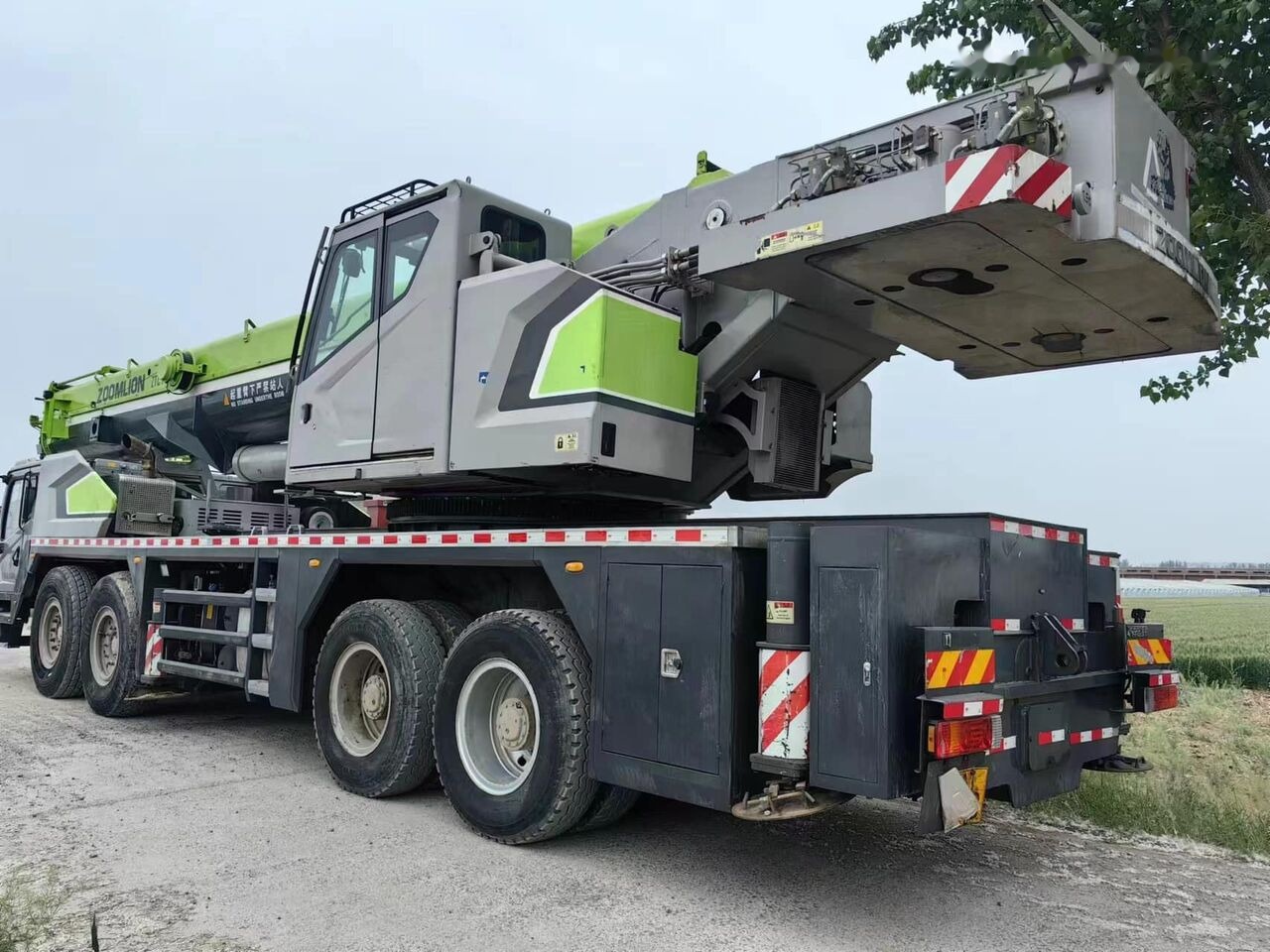 Τηλεσκοπικός γερανός Zoomlion ZTC800 80ton 80t truck crane: φωτογραφία 6 Τηλεσκοπικός γερανός Zoomlion ZTC800 80ton 80t truck crane: φωτογραφία 6