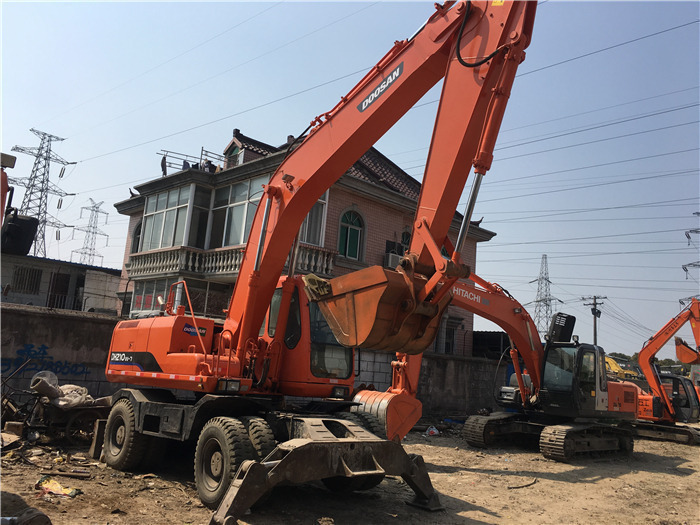 Doosan DH210w-7 wheel excavator - Τροχοφόρος εκσκαφέας: φωτογραφία 3 Doosan DH210w-7 wheel excavator - Τροχοφόρος εκσκαφέας: φωτογραφία 3