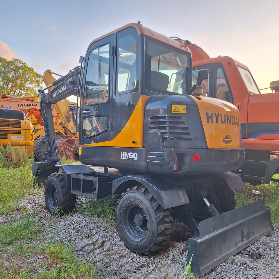 Hyundai 60vs  excavator - Τροχοφόρος εκσκαφέας: φωτογραφία 5 Hyundai 60vs  excavator - Τροχοφόρος εκσκαφέας: φωτογραφία 5