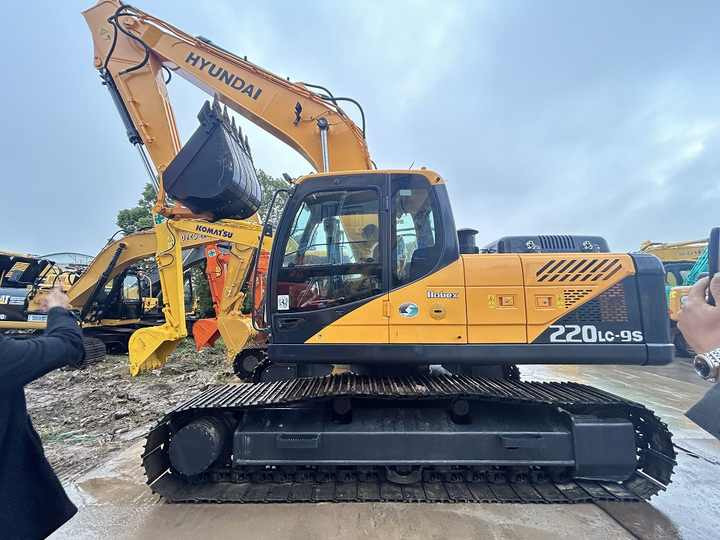 Korea Heavy Duty 22 ton used Hyundai 220lc-9s excavator with good price used excavators in shanghai - Ερπυστριοφόρος εκσκαφέας: φωτογραφία 2 Korea Heavy Duty 22 ton used Hyundai 220lc-9s excavator with good price used excavators in shanghai - Ερπυστριοφόρος εκσκαφέας: φωτογραφία 2