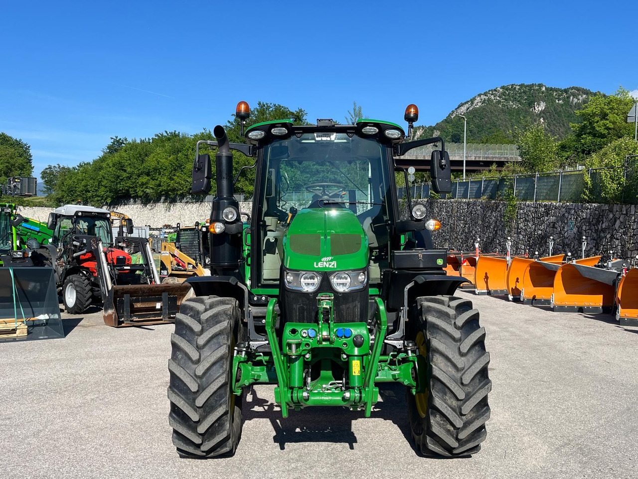 JOHN DEERE 6100M - Τρακτέρ: φωτογραφία 3 JOHN DEERE 6100M - Τρακτέρ: φωτογραφία 3