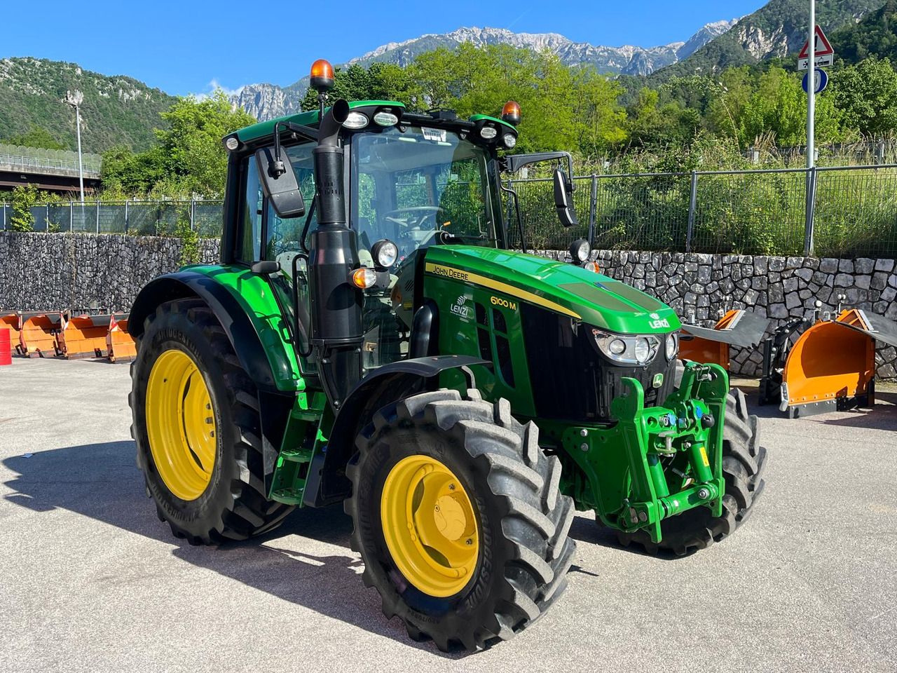 JOHN DEERE 6100M - Τρακτέρ: φωτογραφία 4 JOHN DEERE 6100M - Τρακτέρ: φωτογραφία 4