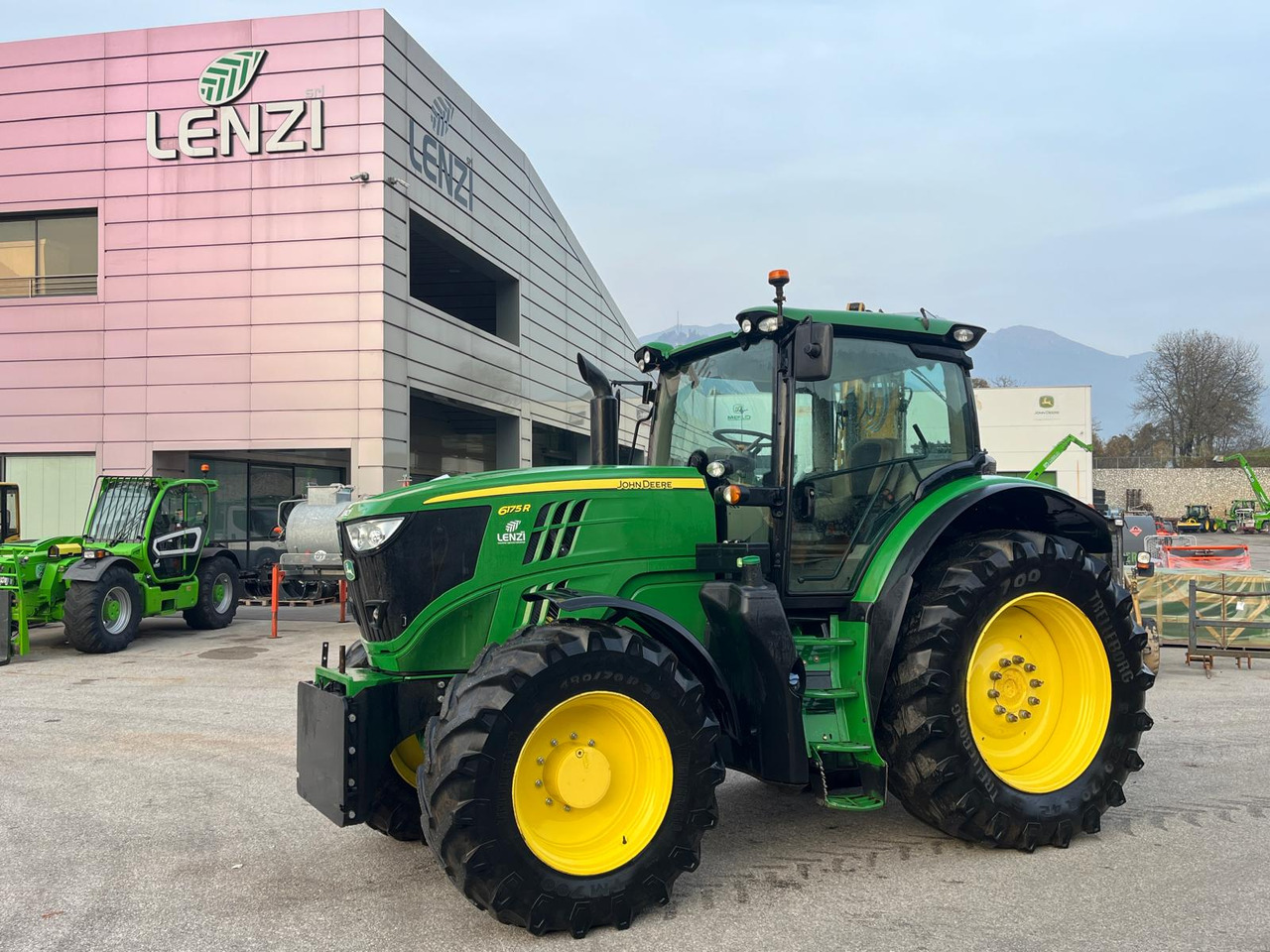 John Deere 6175R - Τρακτέρ: φωτογραφία 1 John Deere 6175R - Τρακτέρ: φωτογραφία 1