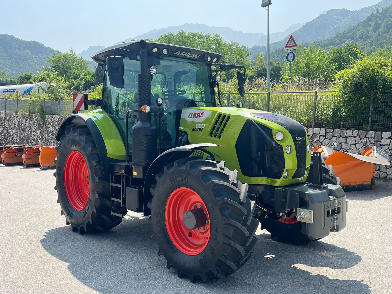 TRATTORE CLAAS ARION 630 - Τρακτέρ: φωτογραφία 3 TRATTORE CLAAS ARION 630 - Τρακτέρ: φωτογραφία 3