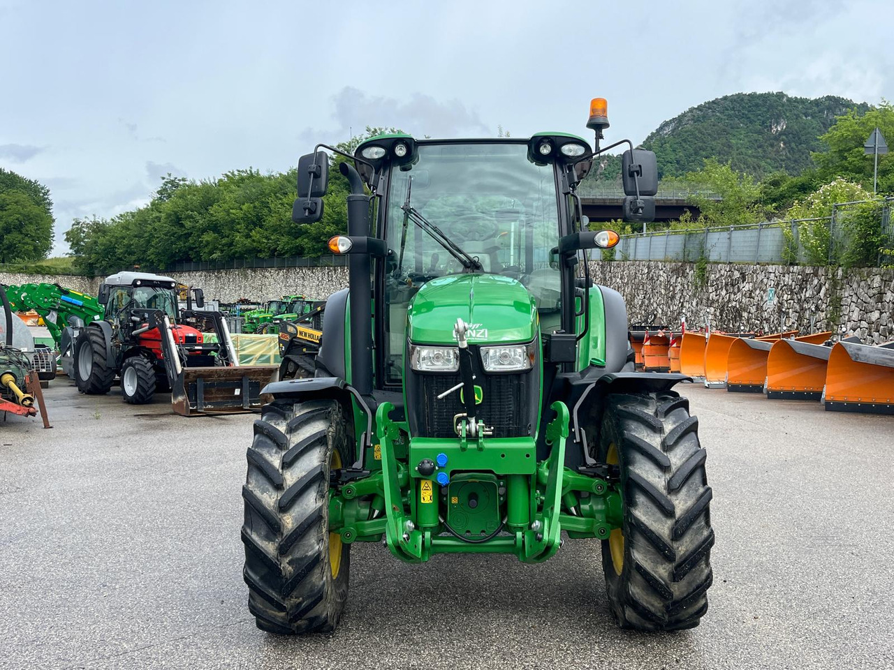 TRATTORE JOHN DEERE 5115R - Τρακτέρ: φωτογραφία 3 TRATTORE JOHN DEERE 5115R - Τρακτέρ: φωτογραφία 3