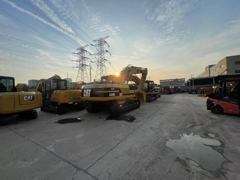 CAT 320 B - Ερπυστριοφόρος εκσκαφέας: φωτογραφία 1 CAT 320 B - Ερπυστριοφόρος εκσκαφέας: φωτογραφία 1