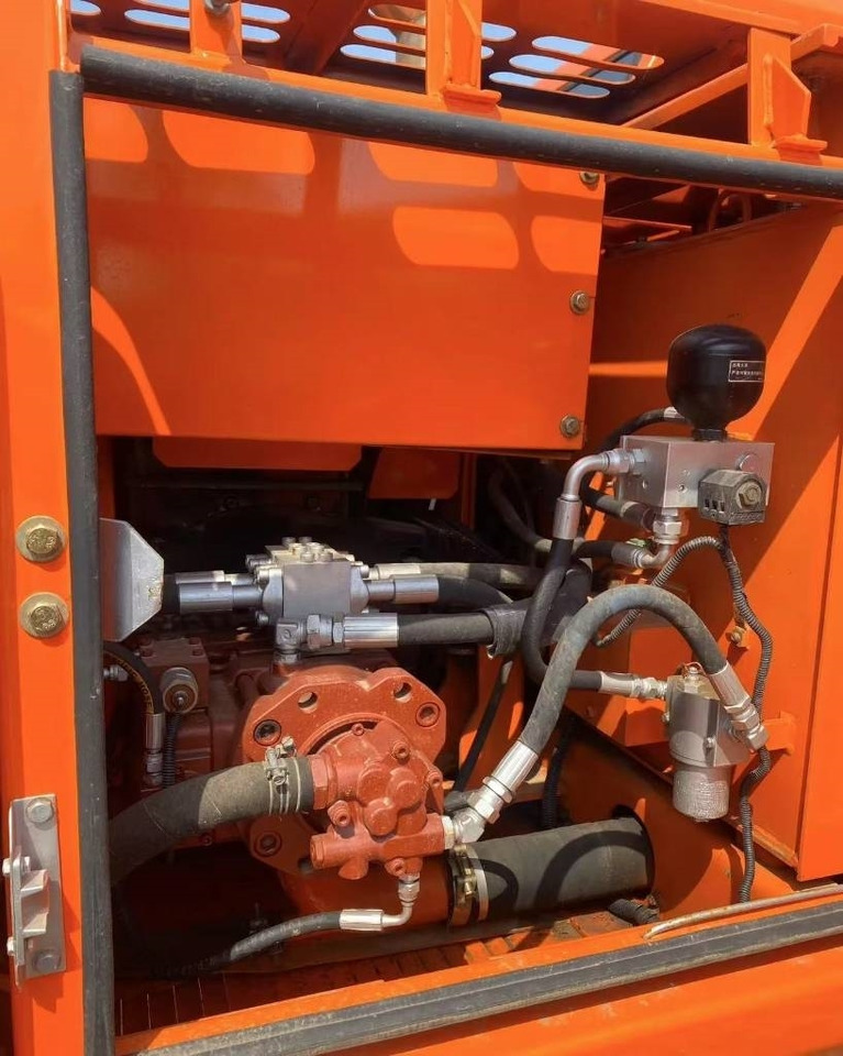 Doosan DH 150 - Ερπυστριοφόρος εκσκαφέας: φωτογραφία 3 Doosan DH 150 - Ερπυστριοφόρος εκσκαφέας: φωτογραφία 3