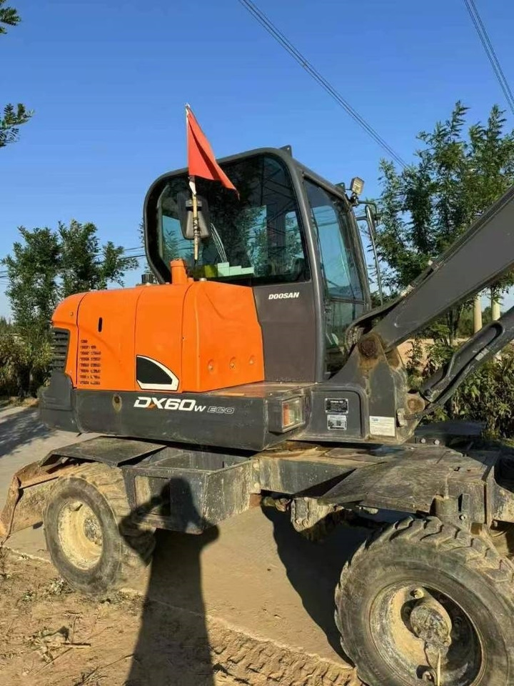 Doosan DX60W - Τροχοφόρος εκσκαφέας: φωτογραφία 5 Doosan DX60W - Τροχοφόρος εκσκαφέας: φωτογραφία 5