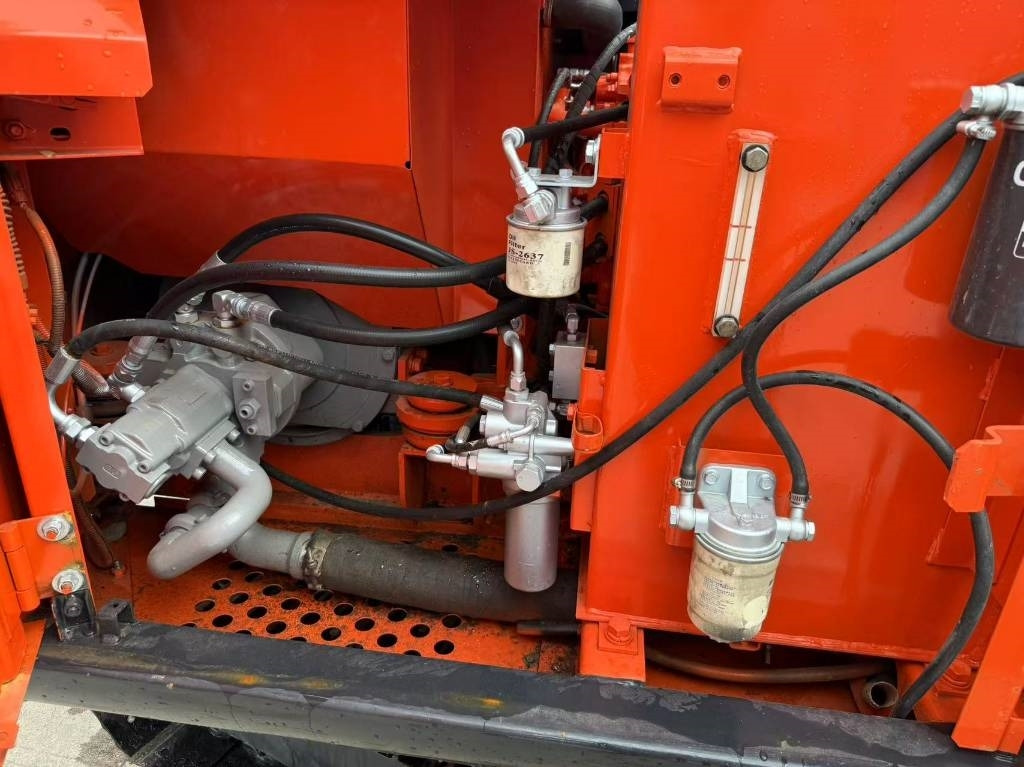 Hitachi Zaxis 60 - Ερπυστριοφόρος εκσκαφέας: φωτογραφία 3 Hitachi Zaxis 60 - Ερπυστριοφόρος εκσκαφέας: φωτογραφία 3
