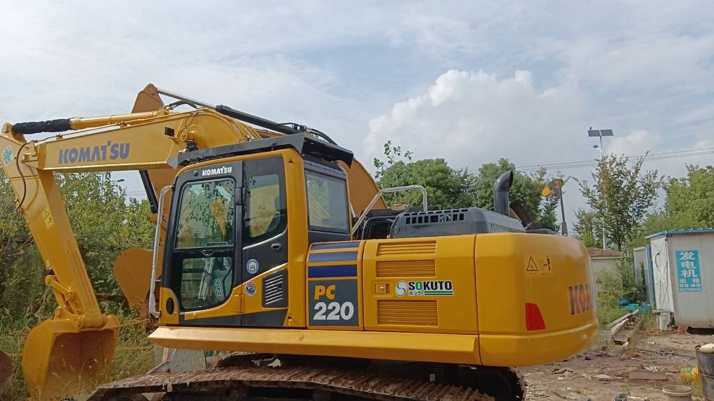 Komatsu PC 220-7 - Ερπυστριοφόρος εκσκαφέας: φωτογραφία 1 Komatsu PC 220-7 - Ερπυστριοφόρος εκσκαφέας: φωτογραφία 1