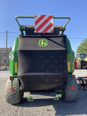 John Deere V461R - Χορτοδετική μηχανή στρόγγυλης μπάλας: φωτογραφία 2 John Deere V461R - Χορτοδετική μηχανή στρόγγυλης μπάλας: φωτογραφία 2