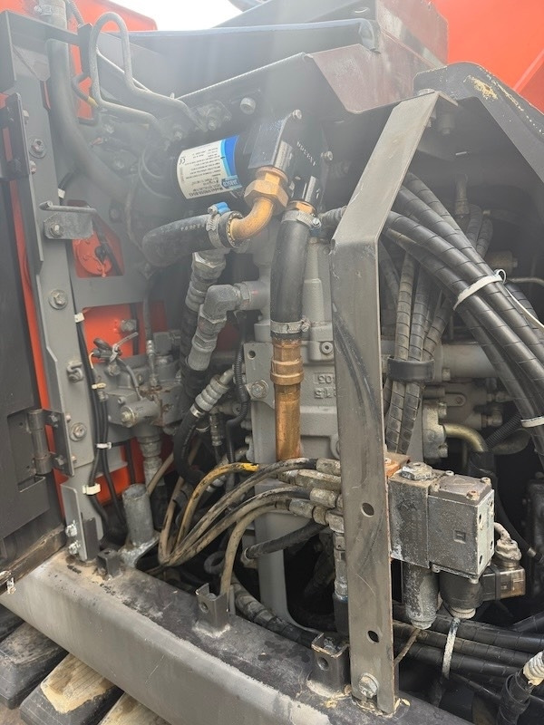 Ερπυστριοφόρος εκσκαφέας Hitachi ZX 135 US 5-B: φωτογραφία 16