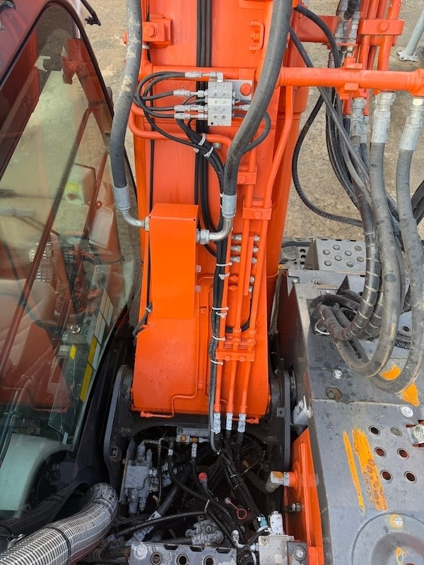 Ερπυστριοφόρος εκσκαφέας Hitachi ZX 135 US 5-B: φωτογραφία 14
