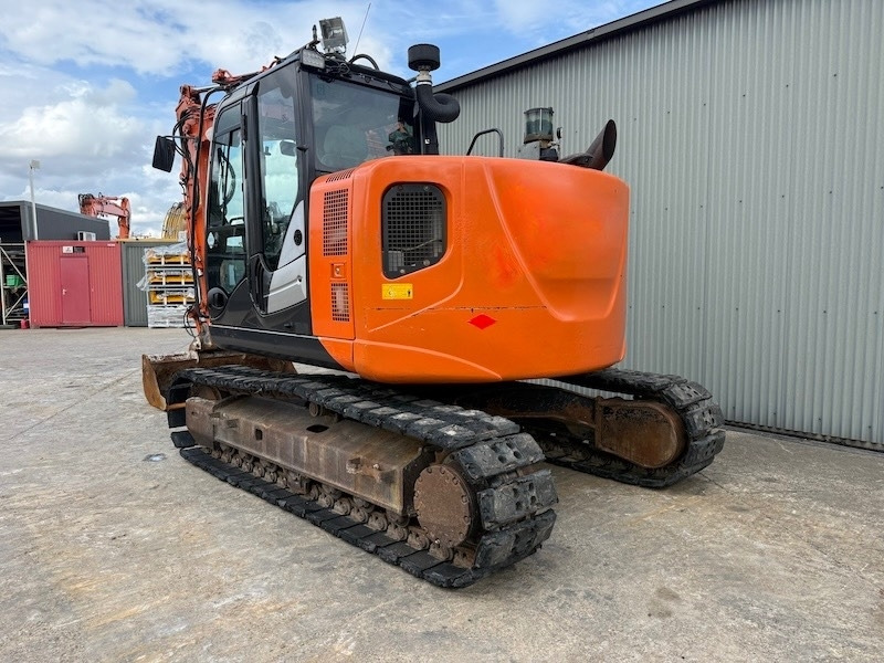 Hitachi ZX 135 US-5B - Ερπυστριοφόρος εκσκαφέας: φωτογραφία 2 Hitachi ZX 135 US-5B - Ερπυστριοφόρος εκσκαφέας: φωτογραφία 2