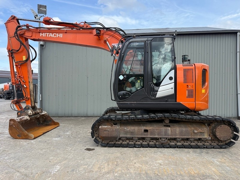 Hitachi ZX 135 US-5B - Ερπυστριοφόρος εκσκαφέας: φωτογραφία 1 Hitachi ZX 135 US-5B - Ερπυστριοφόρος εκσκαφέας: φωτογραφία 1