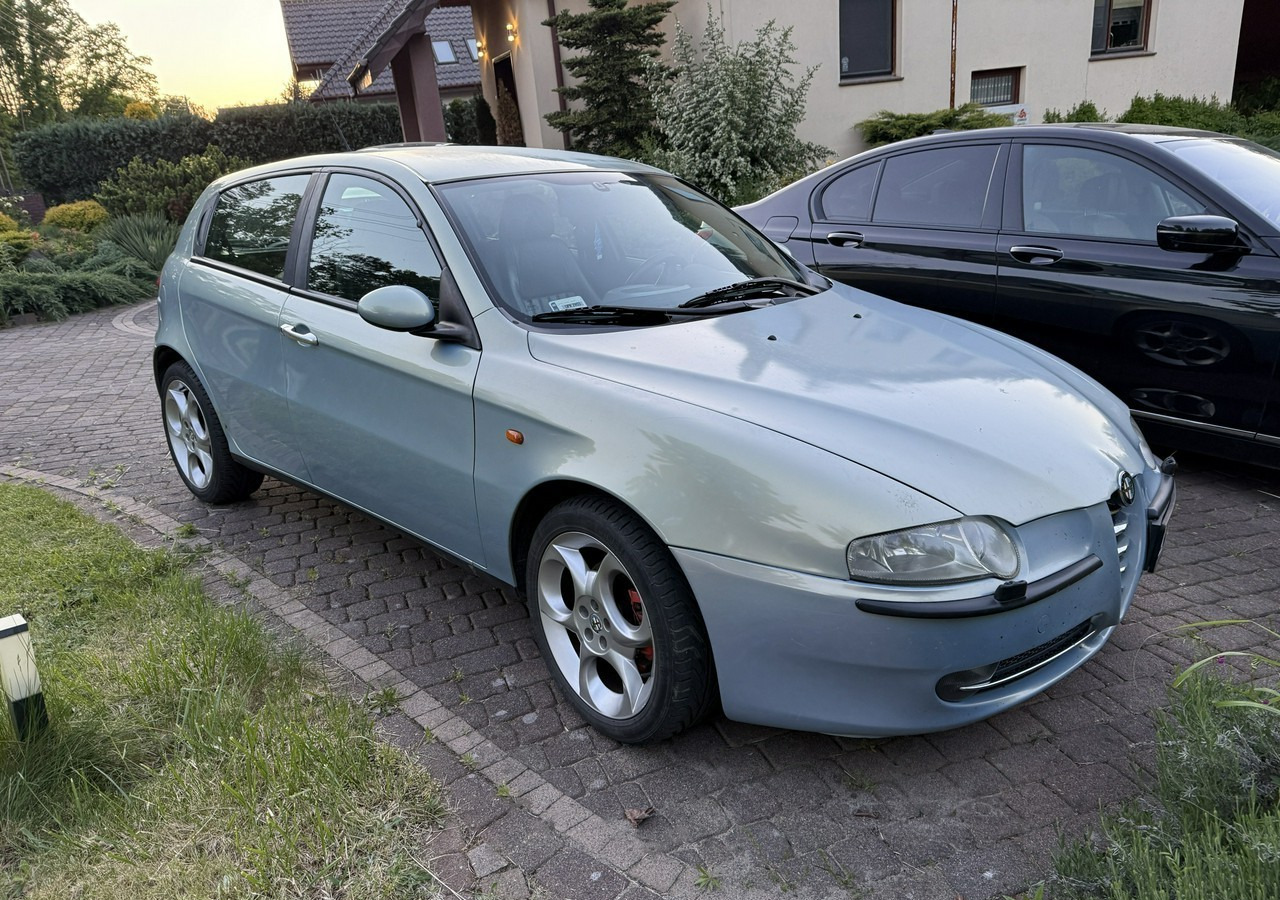 Alfa Romeo 147 Alfa Romeo 147 Klima 1.9 jtd-140KM - Hatchback: φωτογραφία 1 Alfa Romeo 147 Alfa Romeo 147 Klima 1.9 jtd-140KM - Hatchback: φωτογραφία 1