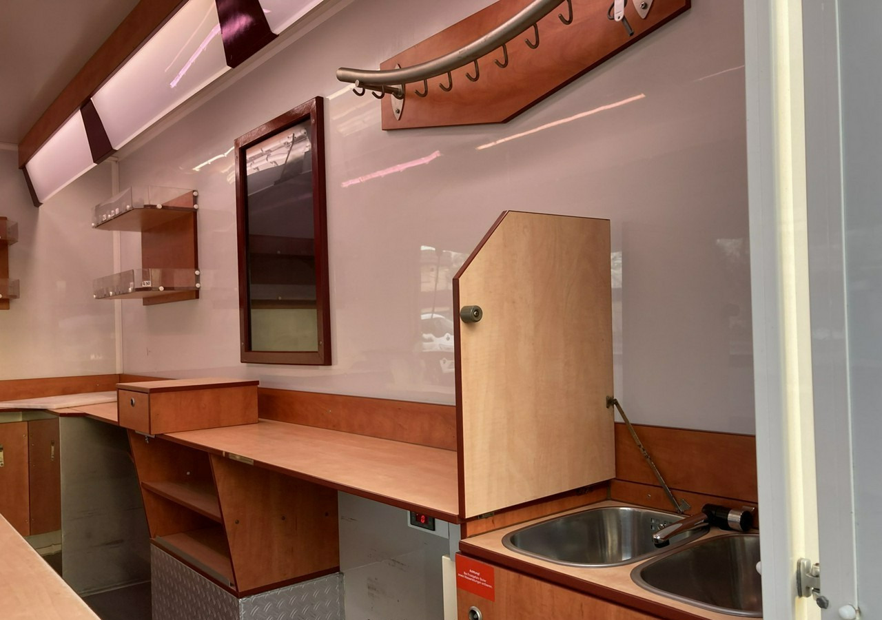 Inna Inny Autosklep wędlin Gastronomiczna food truck foodtruck sklep 2004 - Ρυμουλκούμενη καντίνα: φωτογραφία 3 Inna Inny Autosklep wędlin Gastronomiczna food truck foodtruck sklep 2004 - Ρυμουλκούμενη καντίνα: φωτογραφία 3