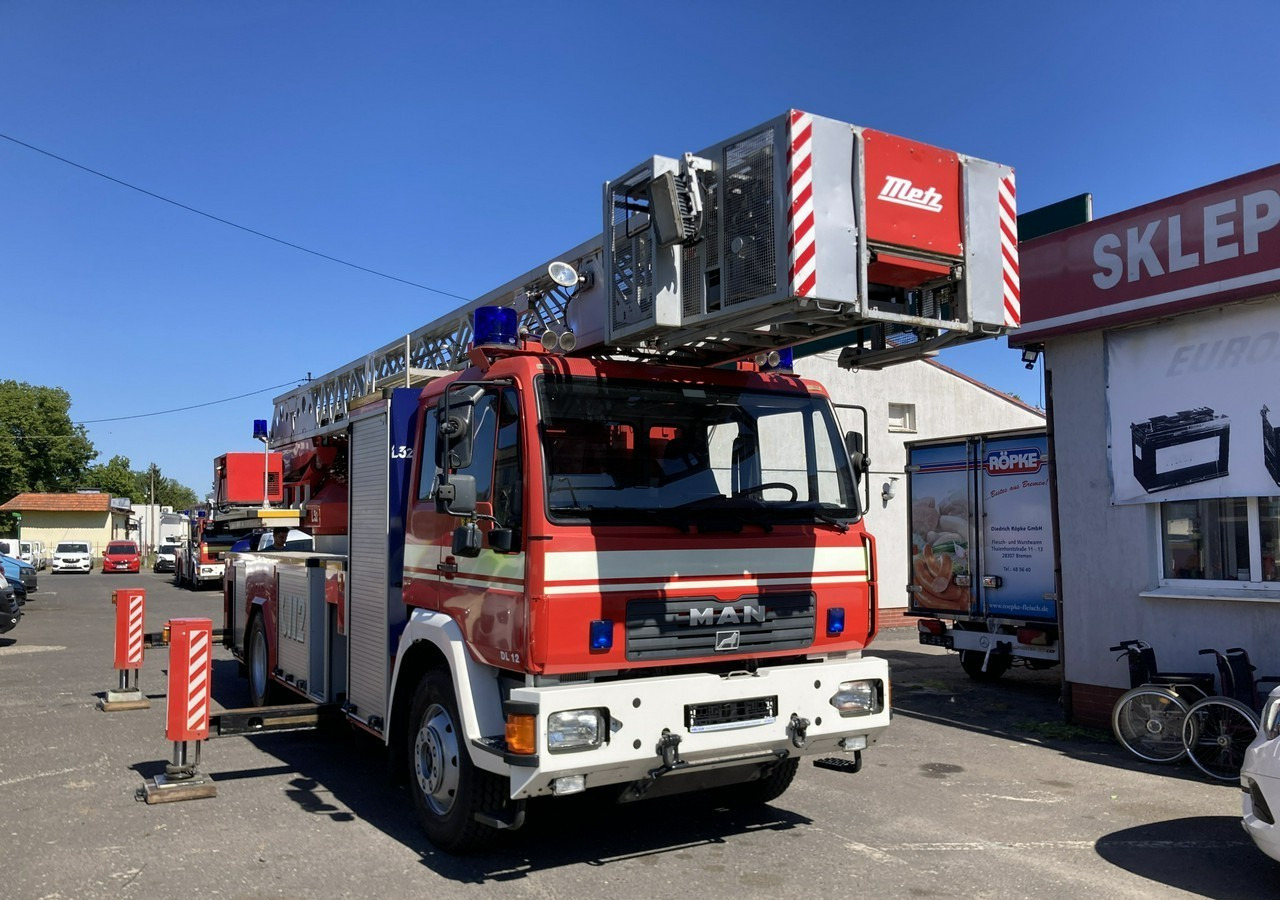 MAN Inny MAN Man 15,280 Straż pożarna drabina Strażacka zwyżka podnośnik 32m Metz - Πυροσβεστικό όχημα: φωτογραφία 3 MAN Inny MAN Man 15,280 Straż pożarna drabina Strażacka zwyżka podnośnik 32m Metz - Πυροσβεστικό όχημα: φωτογραφία 3