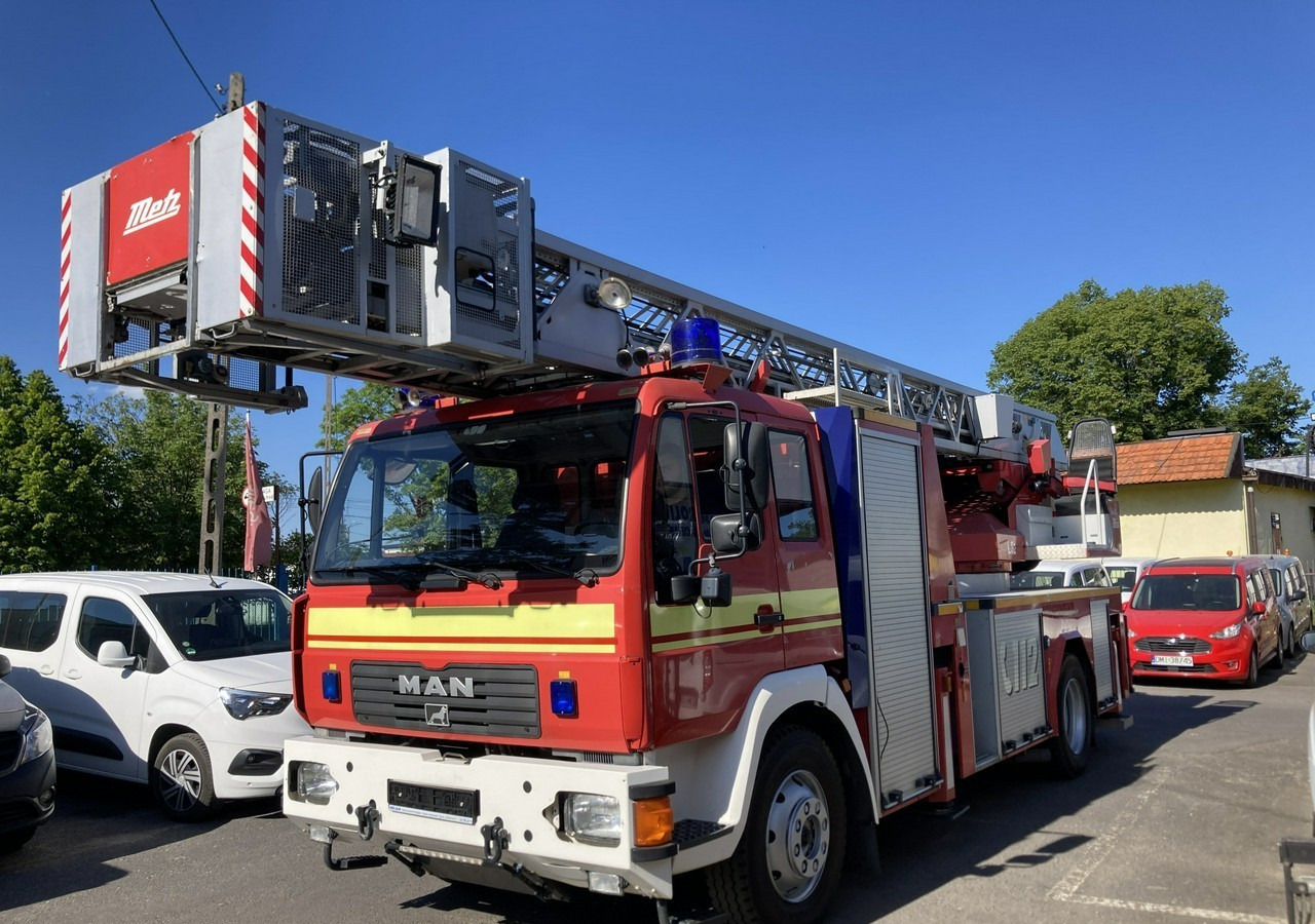 MAN L 2000 MAN 15,280 Straż pożarna drabina Strażacka zwyżka 32m Metz Model 20 - Πυροσβεστικό όχημα: φωτογραφία 2 MAN L 2000 MAN 15,280 Straż pożarna drabina Strażacka zwyżka 32m Metz Model 20 - Πυροσβεστικό όχημα: φωτογραφία 2