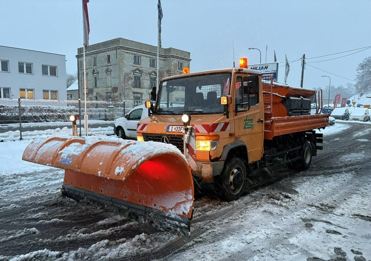 Mercedes-Benz Inny Mercedes-Benz Mercedes Vario 815 Wywrotka 4X4 2004 Pług posypywarka odśnieżarka - Εκχιονιστικό μηχάνημα: φωτογραφία 1 Mercedes-Benz Inny Mercedes-Benz Mercedes Vario 815 Wywrotka 4X4 2004 Pług posypywarka odśnieżarka - Εκχιονιστικό μηχάνημα: φωτογραφία 1