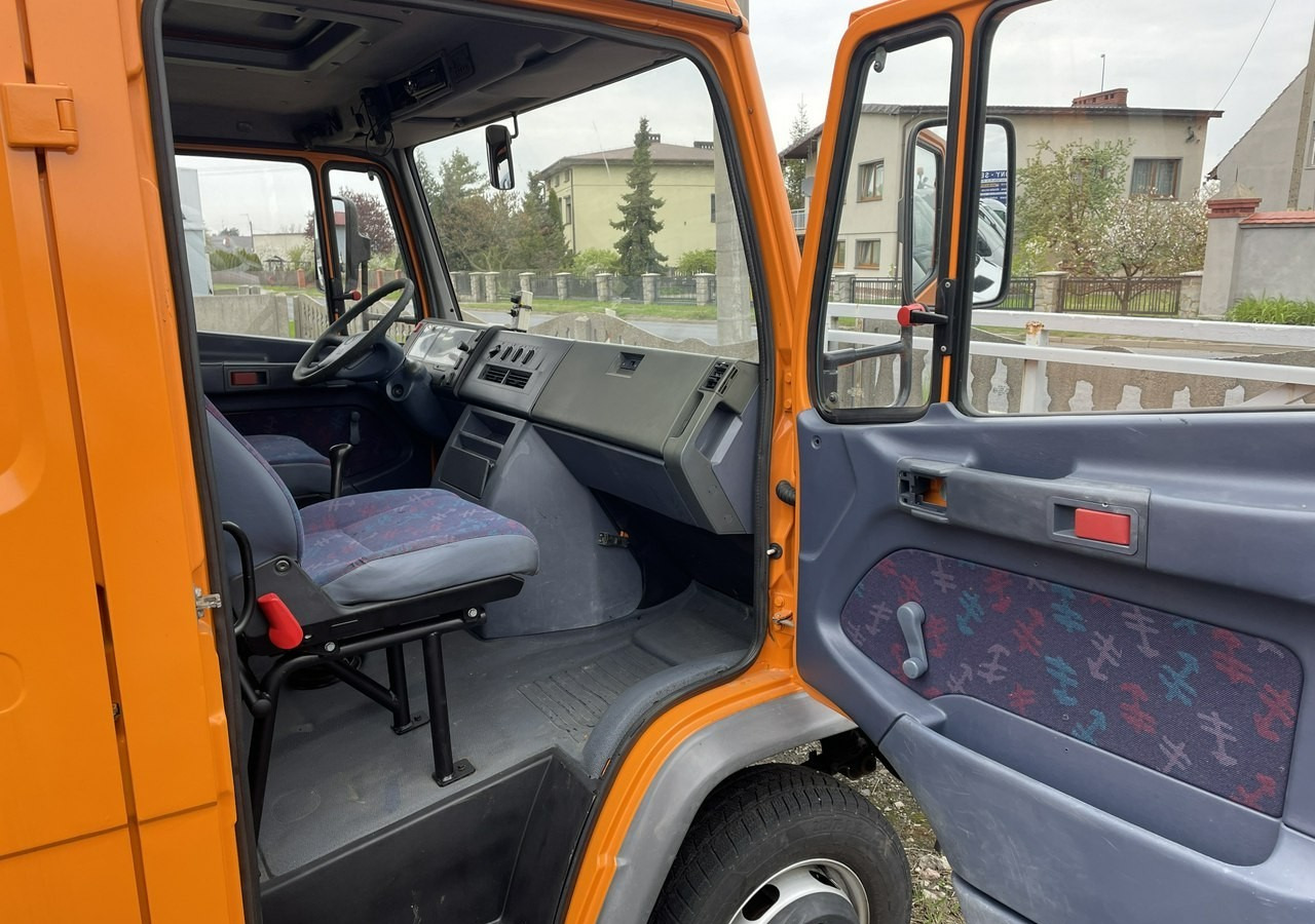 Mercedes-Benz Inny Mercedes-Benz Vario 614 Brygadówka skrzynia plandeka 6-oso doka dokka 2004 - Φορτηγό μουσαμάς: φωτογραφία 5 Mercedes-Benz Inny Mercedes-Benz Vario 614 Brygadówka skrzynia plandeka 6-oso doka dokka 2004 - Φορτηγό μουσαμάς: φωτογραφία 5