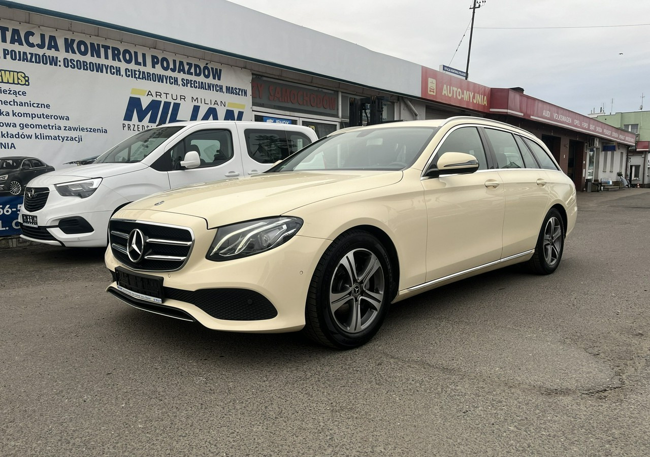 Mercedes-Benz Klasa E E220d T 9G-tronic 197KM Navi FullLed Kamera Asystent Model 2020 FV 2 - Αυτοκίνητο: φωτογραφία 2 Mercedes-Benz Klasa E E220d T 9G-tronic 197KM Navi FullLed Kamera Asystent Model 2020 FV 2 - Αυτοκίνητο: φωτογραφία 2