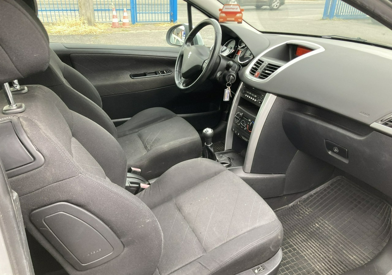 Peugeot 207 Peugeot 207 1.6HDI-16V Klima 2007 - Hatchback: φωτογραφία 2 Peugeot 207 Peugeot 207 1.6HDI-16V Klima 2007 - Hatchback: φωτογραφία 2