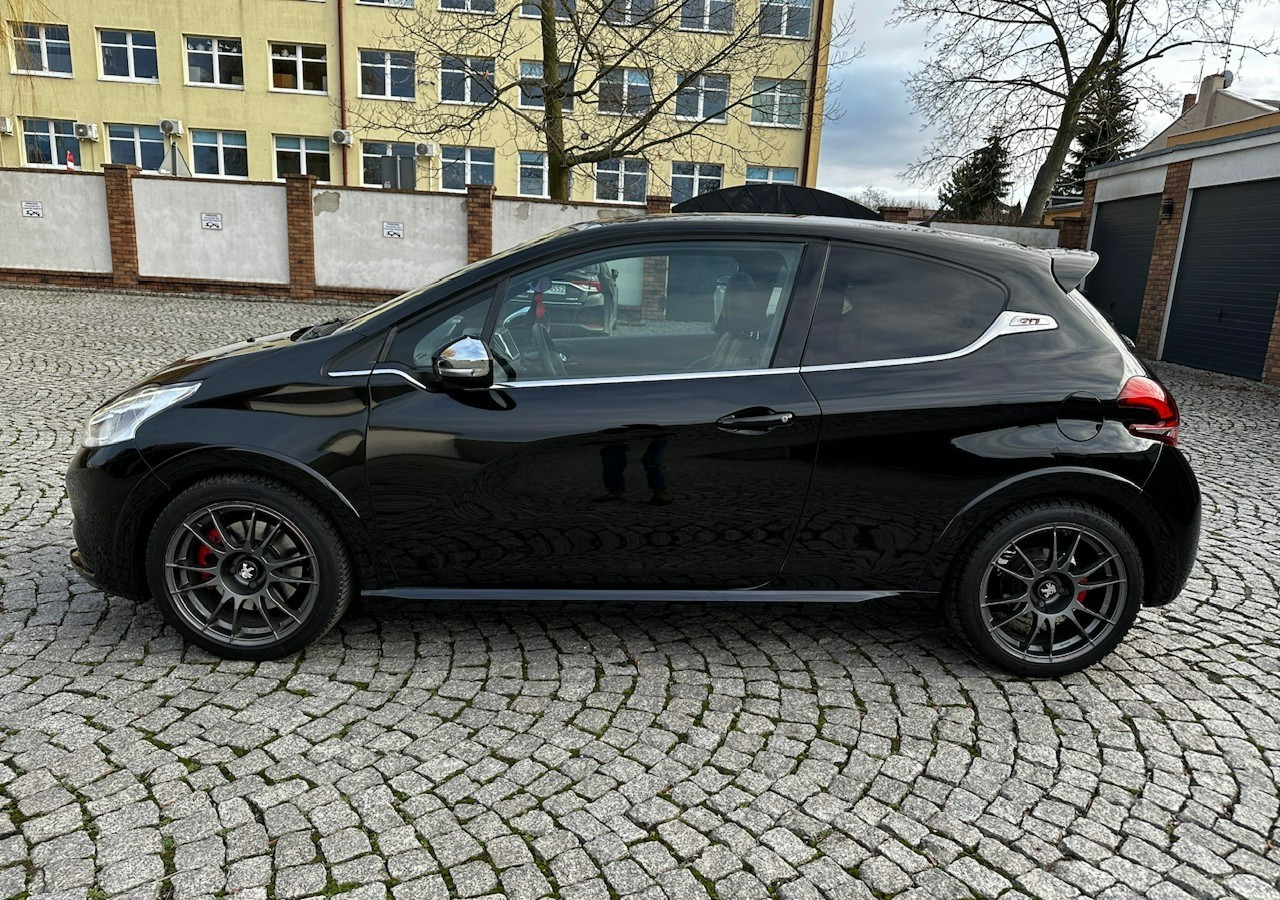 Peugeot 208 I 208GTI Sport 1.6THP 208KM Panorama Led JBL Navi Kamera OZ-Racing 201 - Hatchback: φωτογραφία 5 Peugeot 208 I 208GTI Sport 1.6THP 208KM Panorama Led JBL Navi Kamera OZ-Racing 201 - Hatchback: φωτογραφία 5