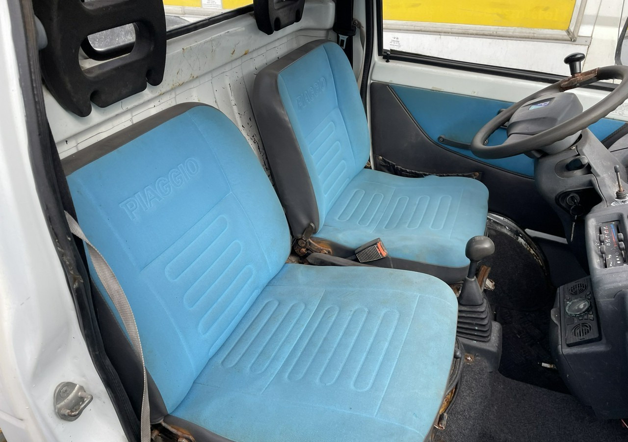 Leasing  Piaggio Piaggio PFAU Wywrotka 4X4 posypywarka odśnieżarka pług 2009 Piaggio Piaggio PFAU Wywrotka 4X4 posypywarka odśnieżarka pług 2009: φωτογραφία 6