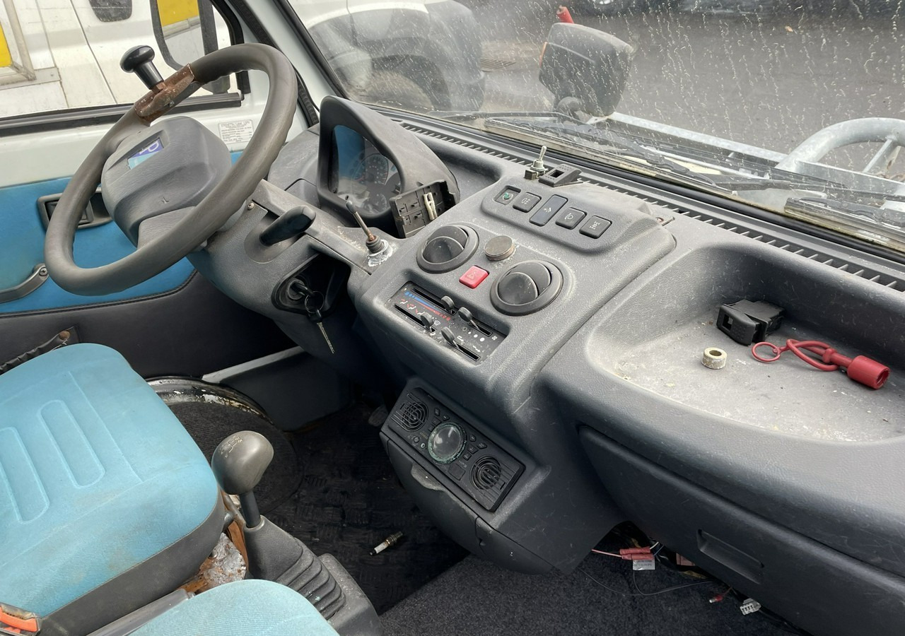 Piaggio Piaggio PFAU Wywrotka 4X4 posypywarka odśnieżarka pług 2009 - Εκχιονιστικό μηχάνημα: φωτογραφία 3 Piaggio Piaggio PFAU Wywrotka 4X4 posypywarka odśnieżarka pług 2009 - Εκχιονιστικό μηχάνημα: φωτογραφία 3