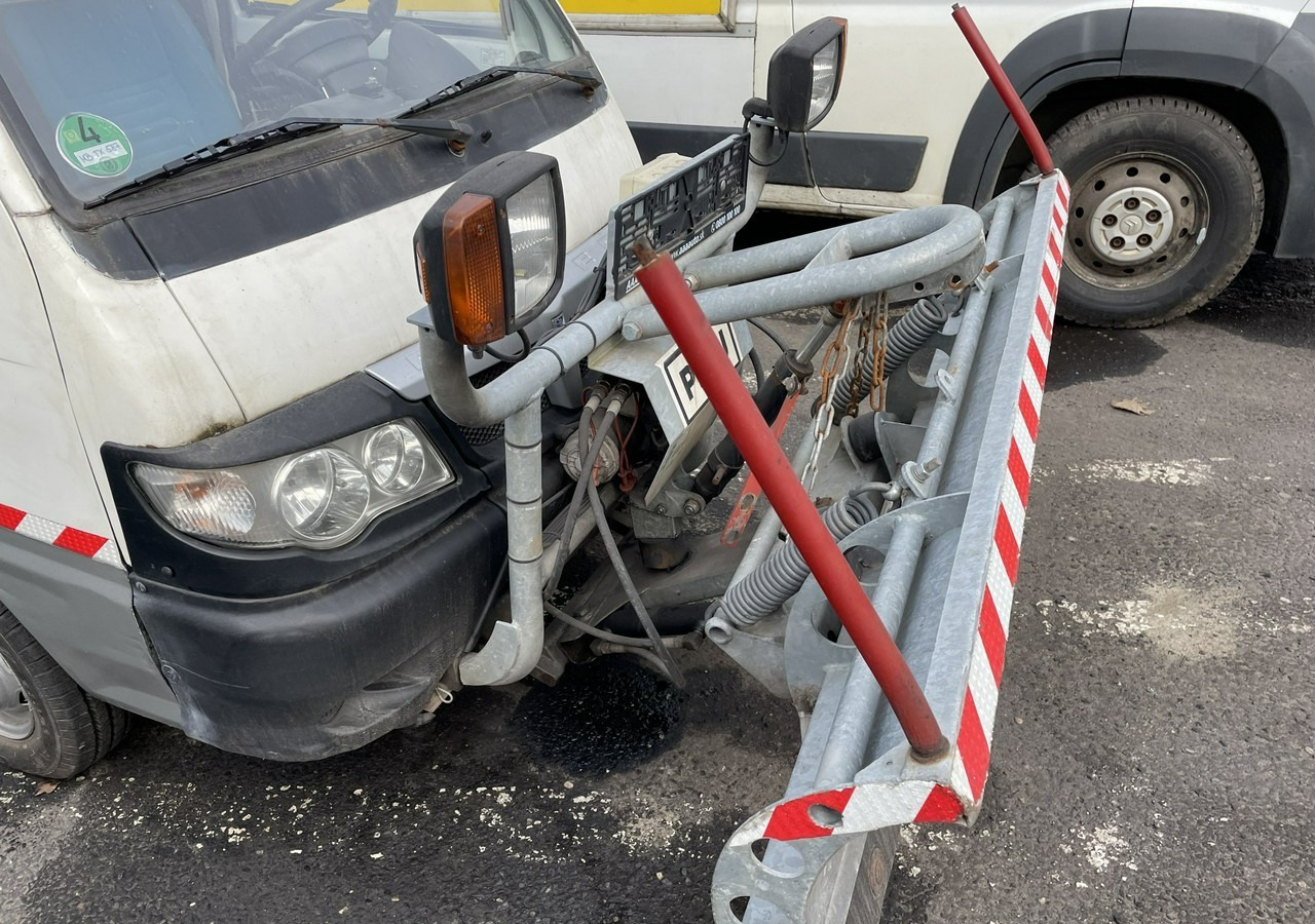 Leasing  Piaggio Piaggio PFAU Wywrotka 4X4 posypywarka odśnieżarka pług 2009 Piaggio Piaggio PFAU Wywrotka 4X4 posypywarka odśnieżarka pług 2009: φωτογραφία 7