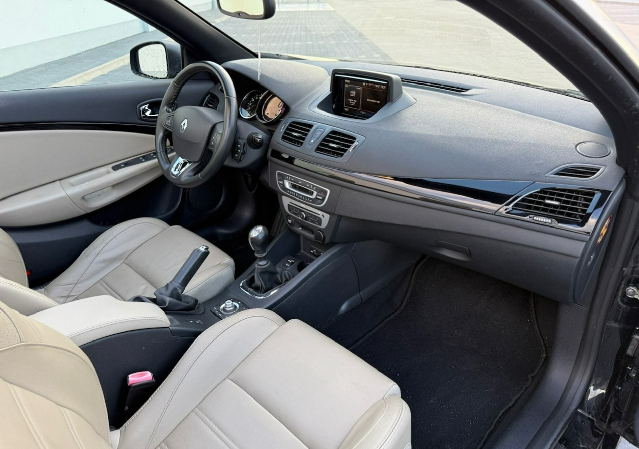 Renault Megane III Cabrio LIFT III 1.2 TCE 131 Skóra Led Navi PDC Bogate wyposażenie 20 - Αυτοκίνητο: φωτογραφία 4 Renault Megane III Cabrio LIFT III 1.2 TCE 131 Skóra Led Navi PDC Bogate wyposażenie 20 - Αυτοκίνητο: φωτογραφία 4