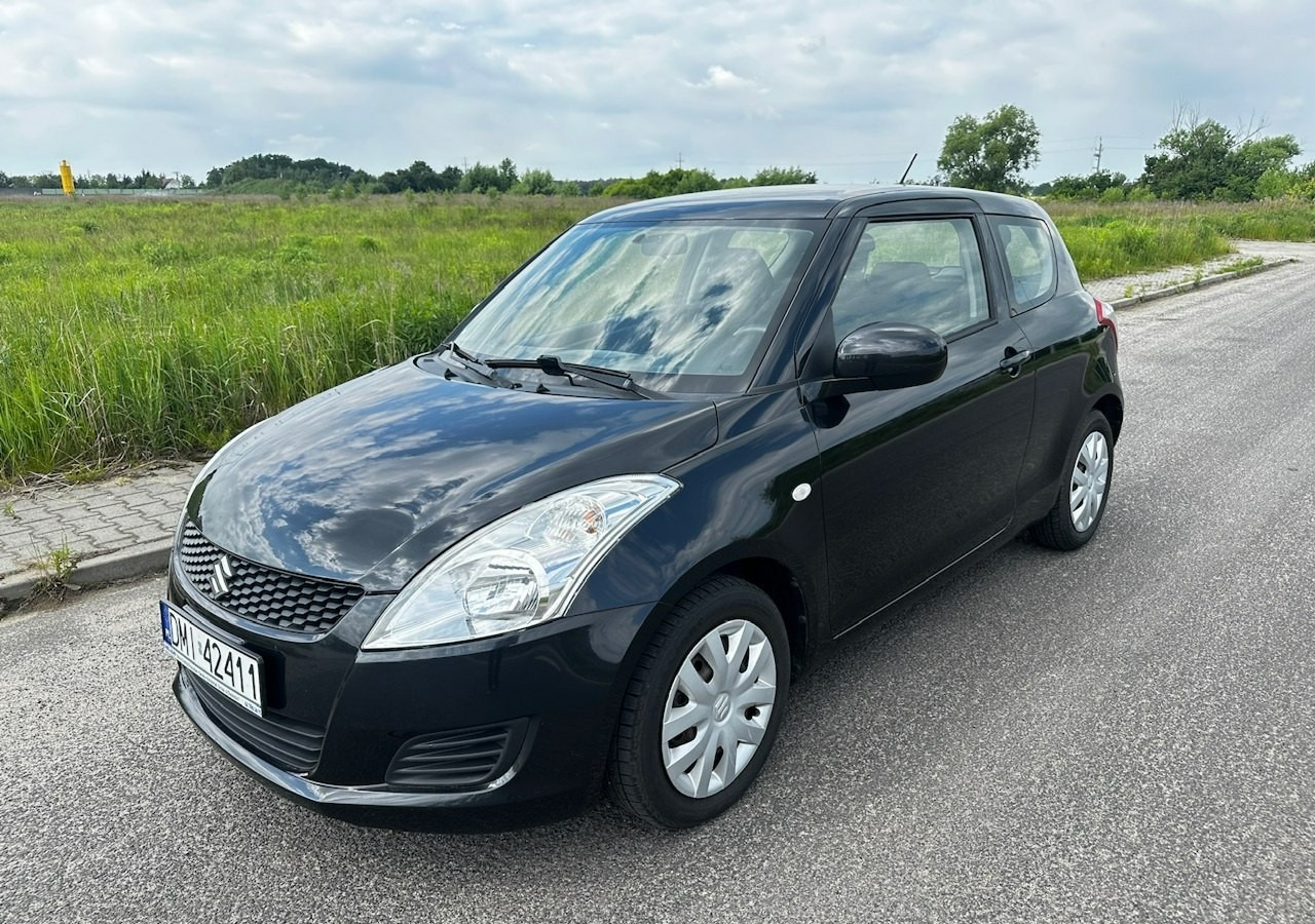 Suzuki Swift V Suzuki Swift 1.2-94KM Klima Model 2012 - Hatchback: φωτογραφία 1 Suzuki Swift V Suzuki Swift 1.2-94KM Klima Model 2012 - Hatchback: φωτογραφία 1