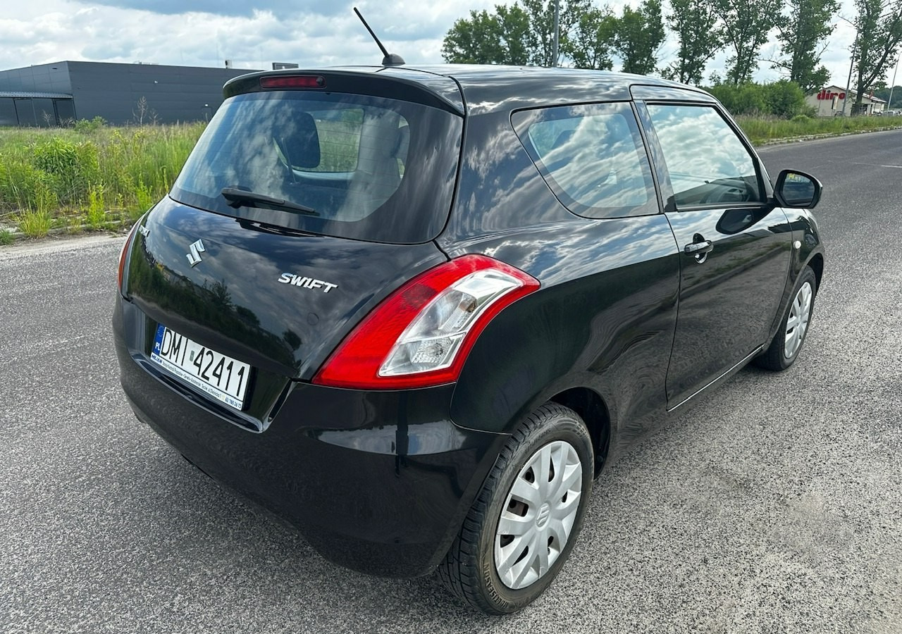 Suzuki Swift V Suzuki Swift 1.2-94KM Klima Model 2012 - Hatchback: φωτογραφία 4 Suzuki Swift V Suzuki Swift 1.2-94KM Klima Model 2012 - Hatchback: φωτογραφία 4