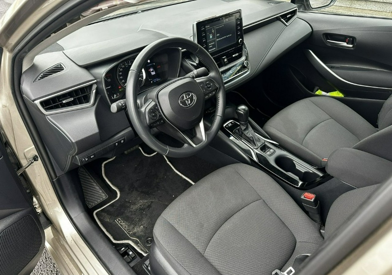 Toyota Corolla XII Corolla Sedan 1.8 Hybrid 98KM Comfort Salon PL 2022 - Αυτοκίνητο: φωτογραφία 4 Toyota Corolla XII Corolla Sedan 1.8 Hybrid 98KM Comfort Salon PL 2022 - Αυτοκίνητο: φωτογραφία 4
