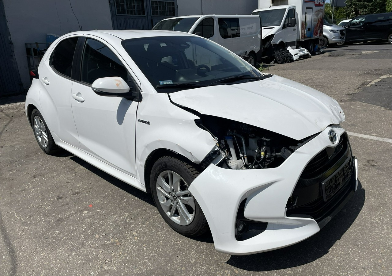 Toyota Yaris IV Toyota Yaris Hybrid 1.5 Active Salon PL 2023 FV 23% - Hatchback: φωτογραφία 2 Toyota Yaris IV Toyota Yaris Hybrid 1.5 Active Salon PL 2023 FV 23% - Hatchback: φωτογραφία 2