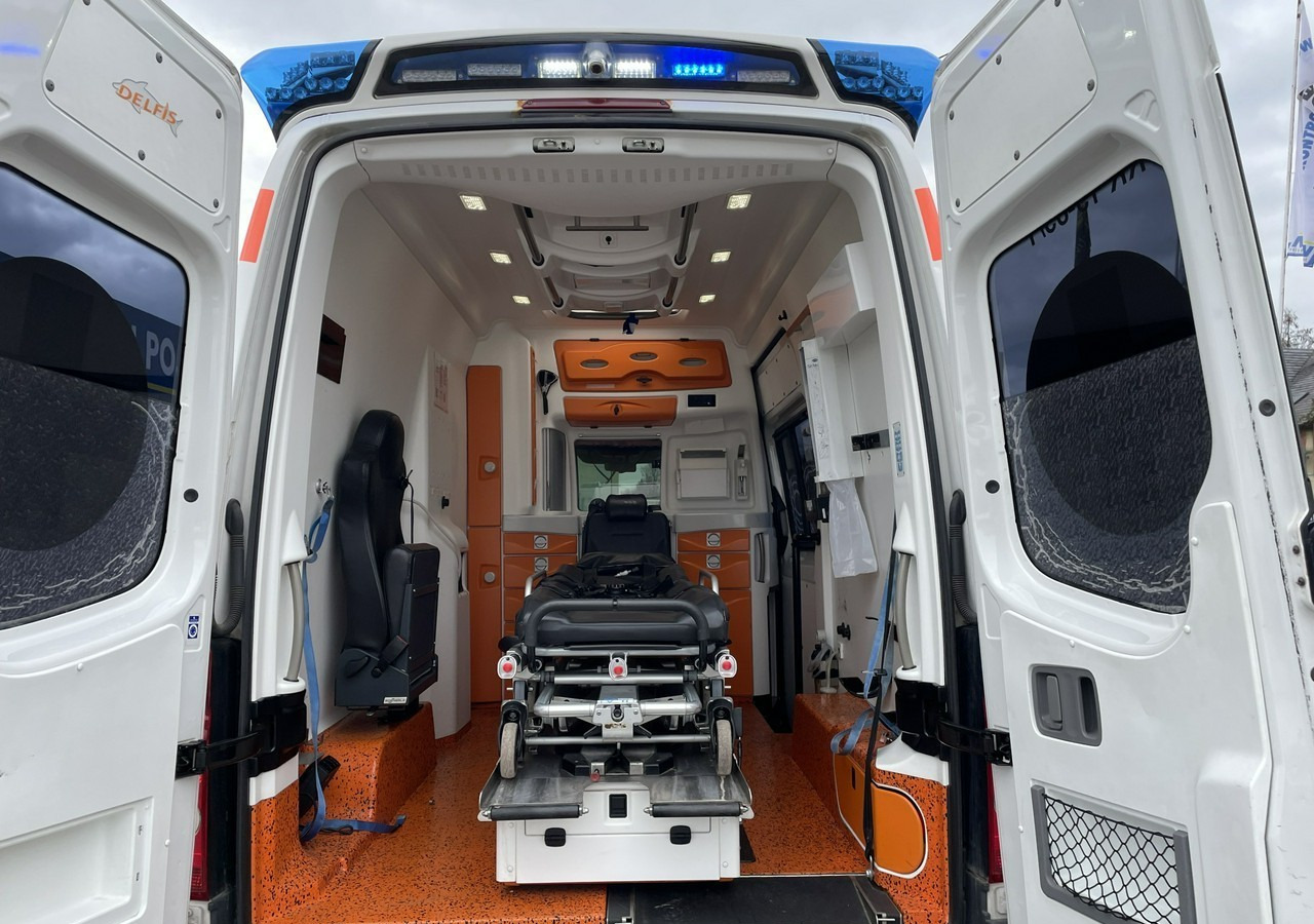 Volkswagen Crafter Crafter 2.0-163KM Karetka Ambulans Wyposażony Model 2016 - Ασθενοφόρο: φωτογραφία 3 Volkswagen Crafter Crafter 2.0-163KM Karetka Ambulans Wyposażony Model 2016 - Ασθενοφόρο: φωτογραφία 3